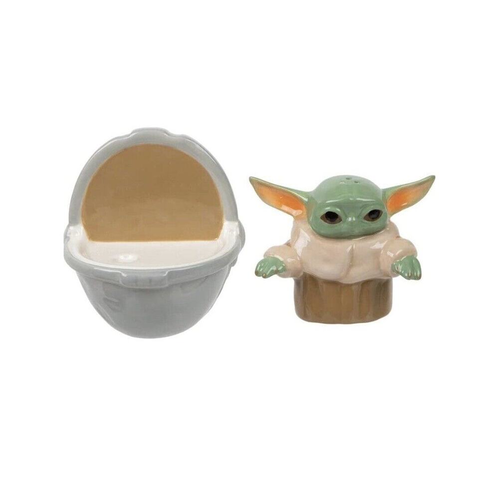 New In Box Star Wars -Mandalorian The Child Ceramic Salt & Pepper Shakers